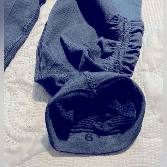 Lululemon women navy blue Leggings with Side Ruching size - Picture 6 of 6